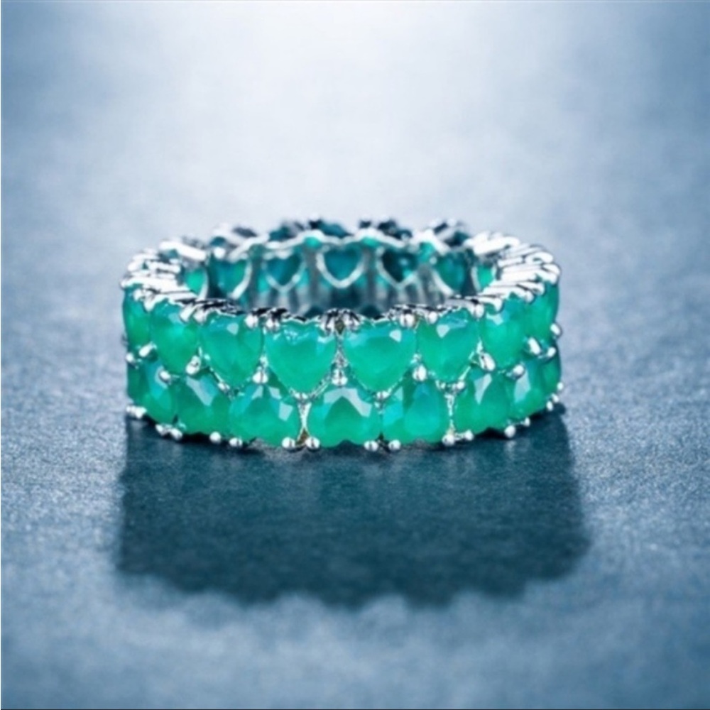 New Luxury 925 Silver Heart Shape Emerald Ring New - Picture 1 of 3